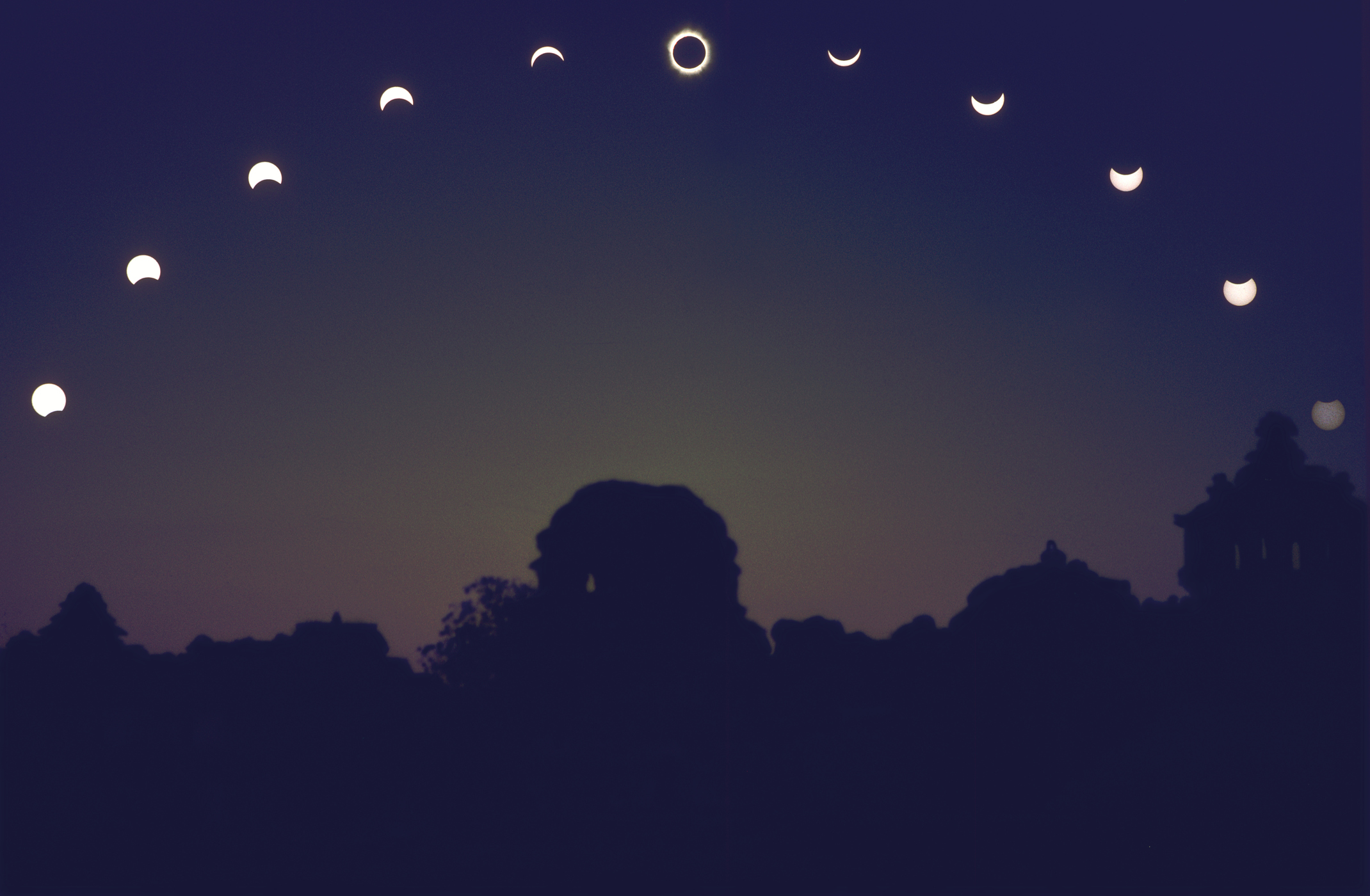 Pourquoi voit on la lune en plein jour ? | MOMES